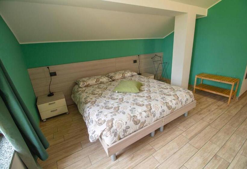 חדר לארבעה סטנדרטי עם נוף לגינה, B&b Alla Roggetta