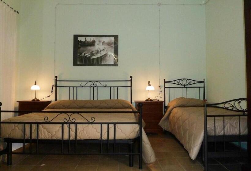 Трехместный Номер Стандарт Вид на Сад, La Casa Dellamericano   Casa D Epoca Anni  30