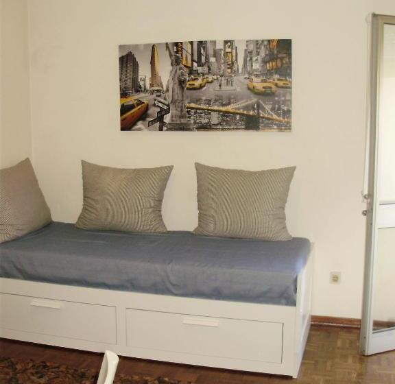 غرفة قياسية مع حمام خارجي, Miguel Torga Room