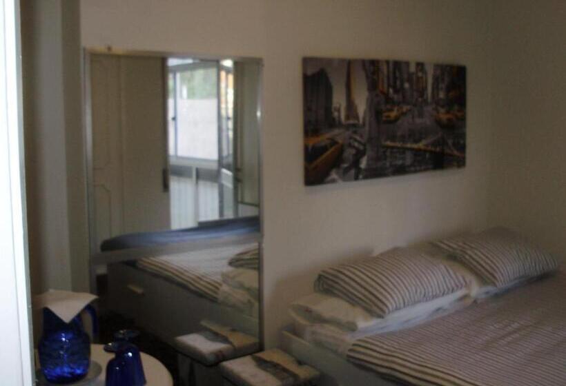 غرفة قياسية مع حمام خارجي, Miguel Torga Room