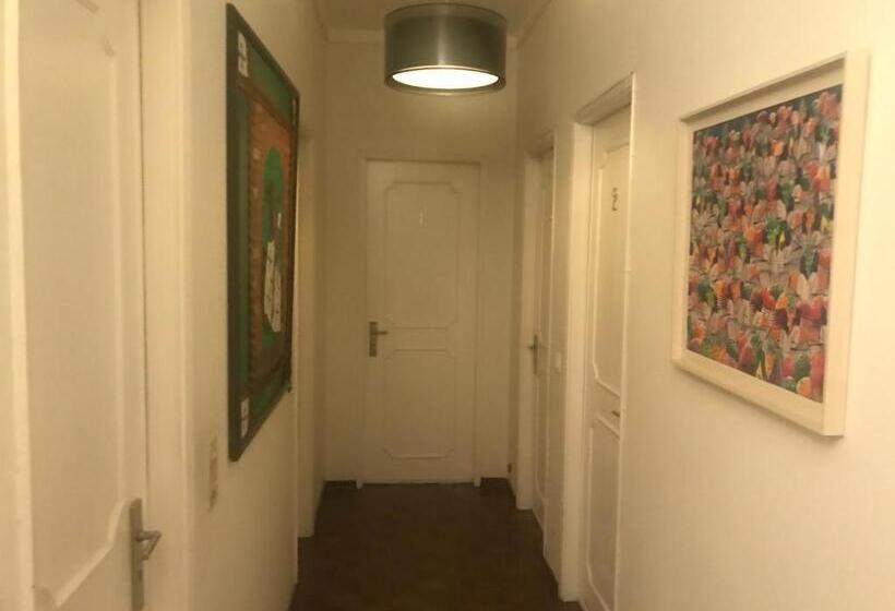 غرفة قياسية مع حمام خارجي, Miguel Torga Room