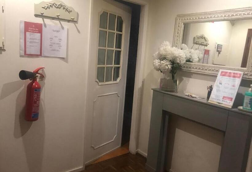 غرفة قياسية مع حمام خارجي, Miguel Torga Room