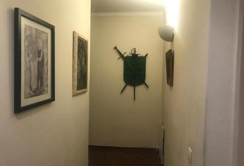 غرفة قياسية مع حمام خارجي, Miguel Torga Room