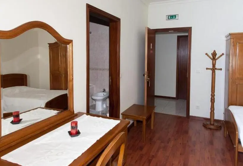 Economy Yhden Hengen Huone, Reels Residencial O Trindade