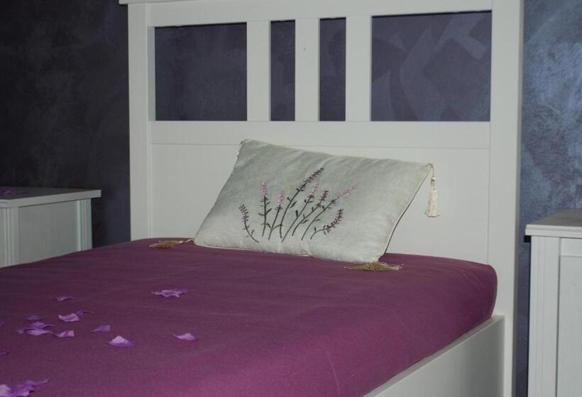 חדר סטנדרט לשלושה עם נוף לגינה, B&b Aurora