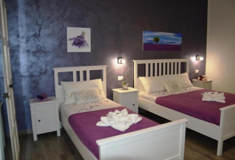 חדר סטנדרט לשלושה עם נוף לגינה, B&b Aurora