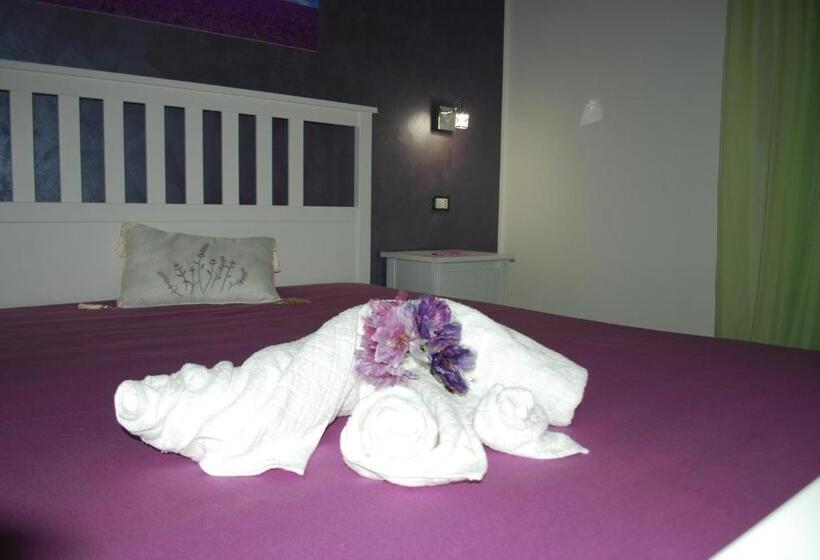 חדר סטנדרט לשלושה עם נוף לגינה, B&b Aurora