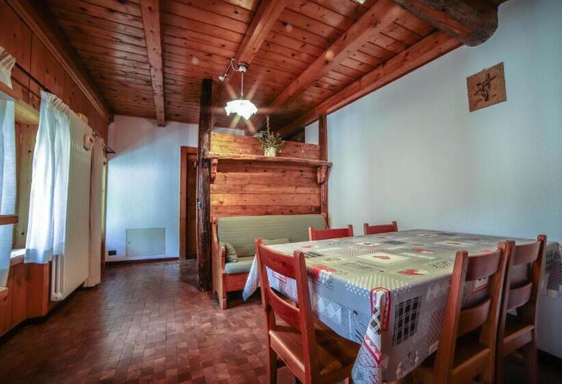 شقة غرفة نوم واحدة مزودة بشُرفة, Antica Casa Di Montagna Maison Bovard