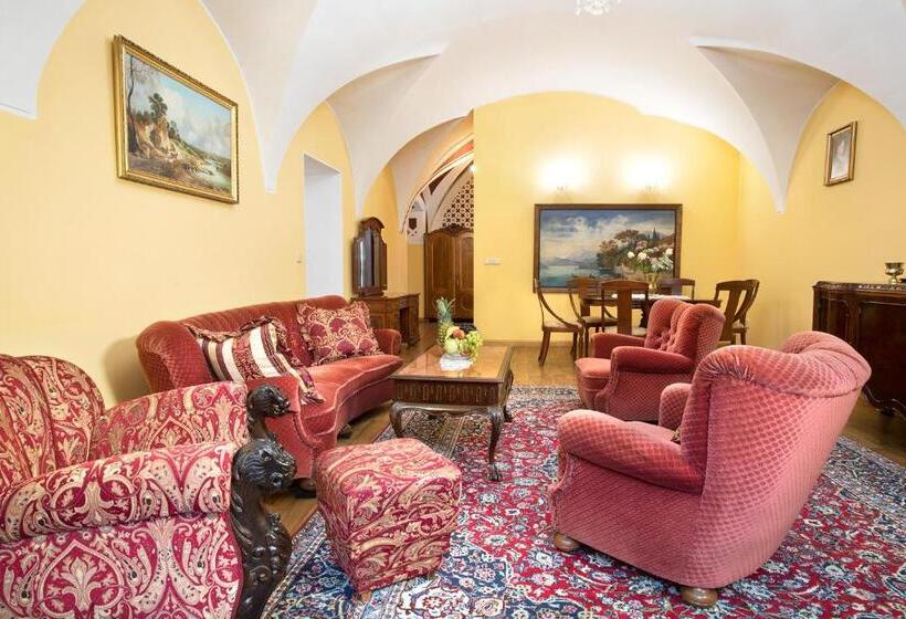 סוויטה, Zámek Světlá Nad Sázavou