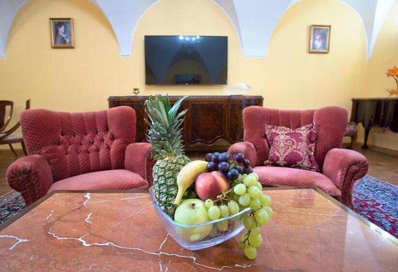 סוויטה, Zámek Světlá Nad Sázavou