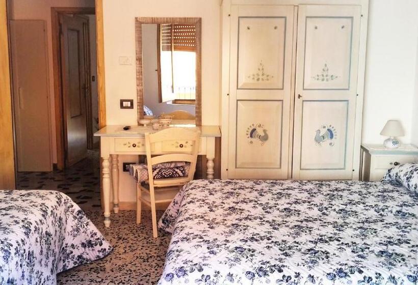 חדר סטנדרט לשלושה, B&b Aria Ona