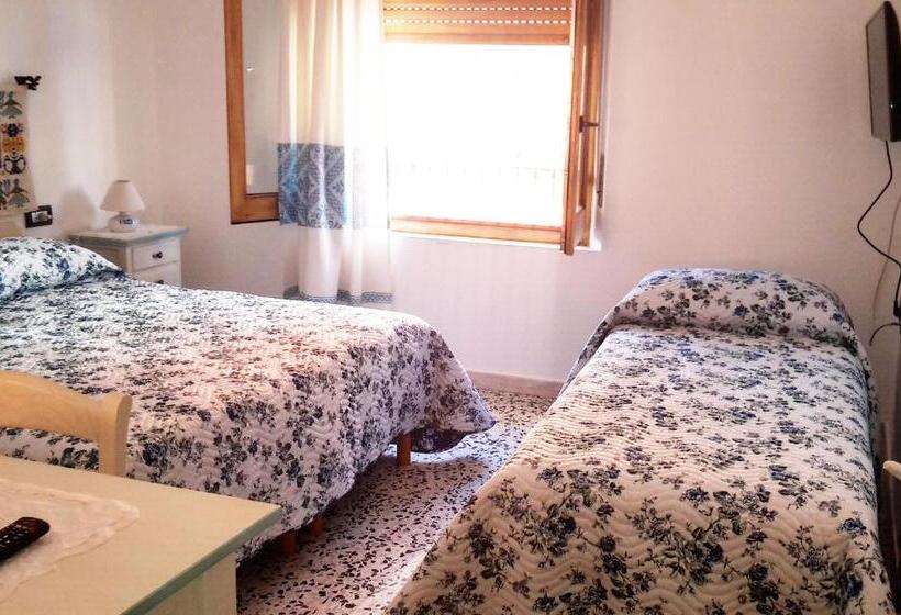 חדר סטנדרט לשלושה, B&b Aria Ona