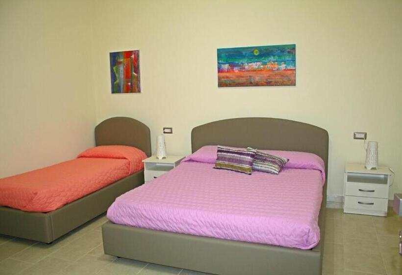 חדר סטנדרט לארבעה, B&b Cafe  Fausu