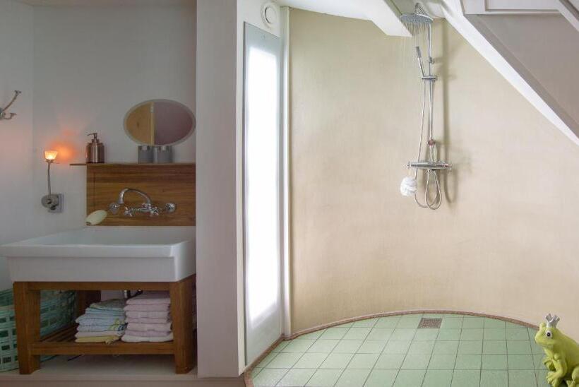 Люкс Deluxe Кровать Кинг, El Puerto Bed And Breakfast