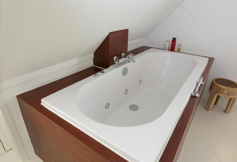 Люкс Deluxe Кровать Кинг, El Puerto Bed And Breakfast