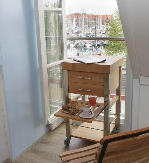 Люкс Deluxe Кровать Кинг, El Puerto Bed And Breakfast