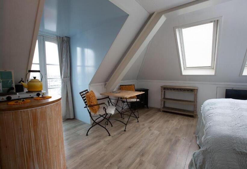 Люкс Deluxe Кровать Кинг, El Puerto Bed And Breakfast