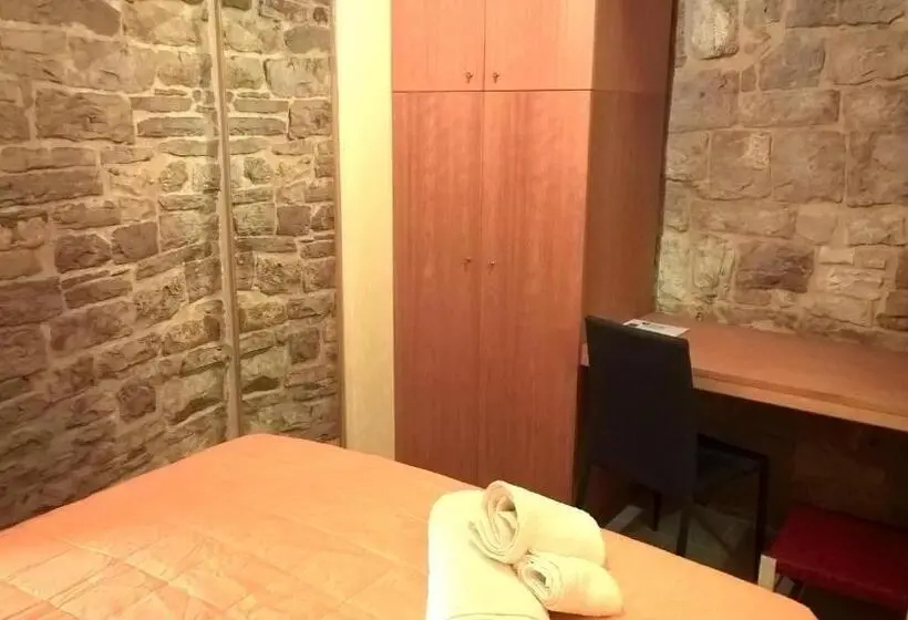ドゥプレックスルーム, La Piccola Torre
