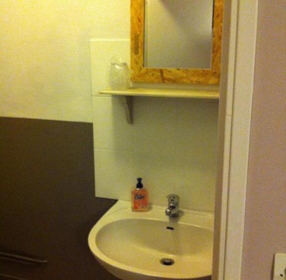 غرفة قياسية, Les Lilas Roses