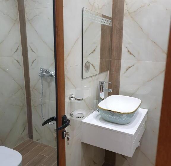 إستوديو ديلوكس, Safi