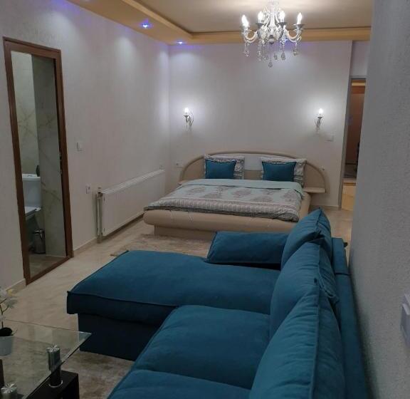 إستوديو ديلوكس, Safi