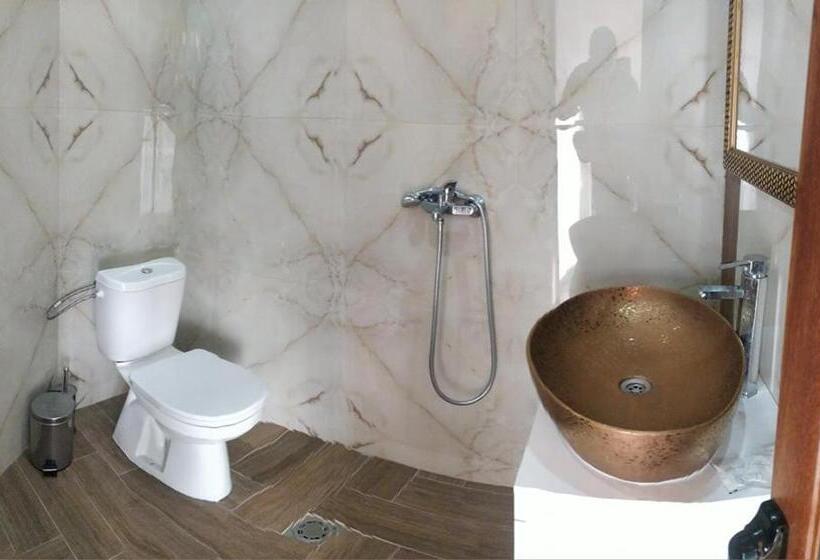 غرفة ديلوكس, Safi