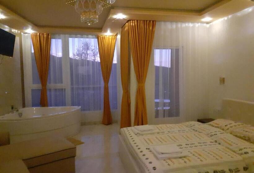 غرفة ديلوكس, Safi