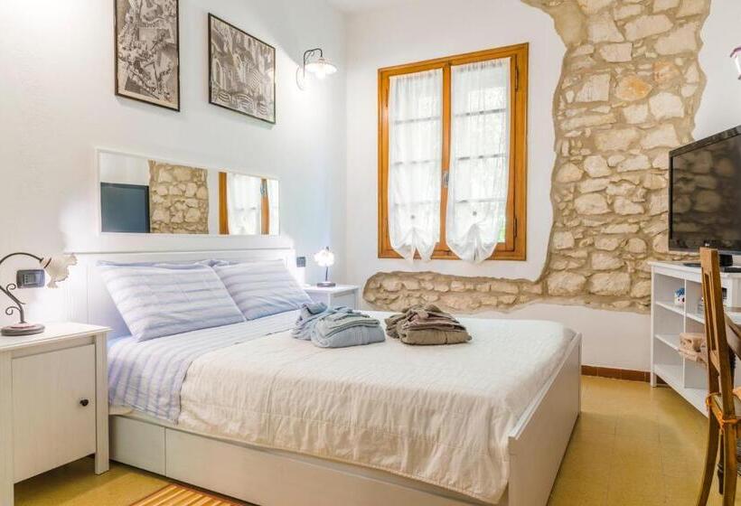 Номер Стандарт, Relais Des Roches