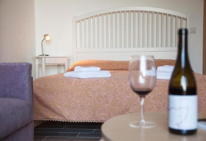 استودیوی لوکس, Ecoagriturismo Notti Stellate Etna Mare