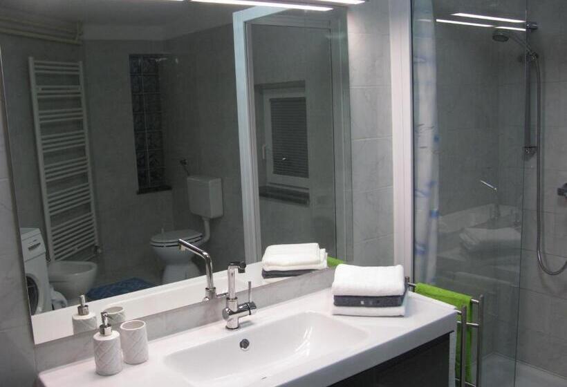 اتاق لوکس با بالکن, Apartments Reida