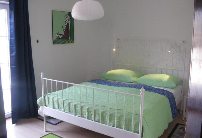 اتاق لوکس با بالکن, Apartments Reida