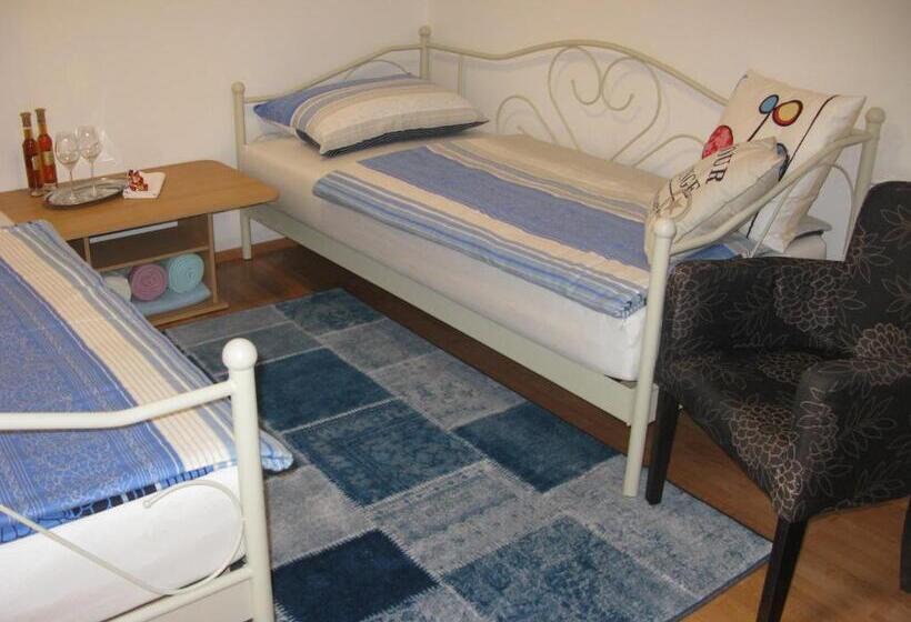 اتاق لوکس با بالکن, Apartments Reida