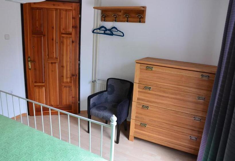 اتاق لوکس با بالکن, Apartments Reida