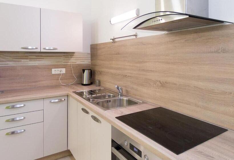 آپارتمان 1 خوابه با بالکن, Apartments Reida