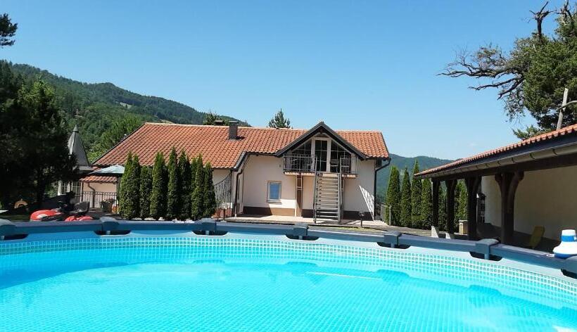 استودیوی استاندارد, Apartments Reida