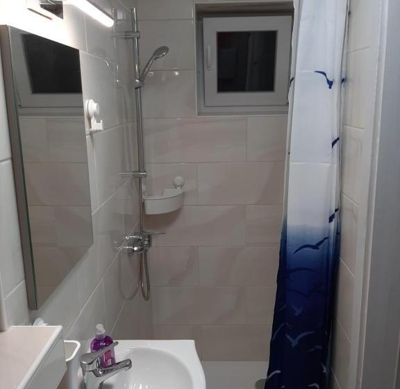 اتاق اکونومی, Apartments Reida