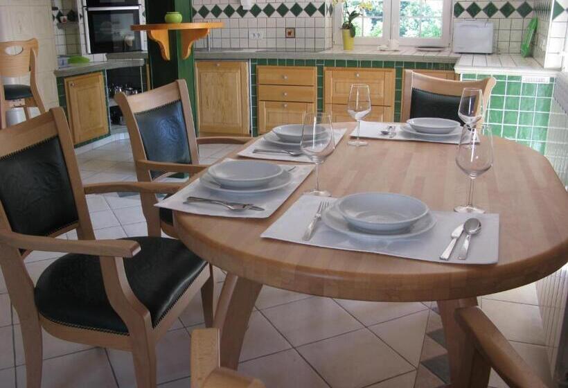 استودیوی لوکس, Apartments Reida