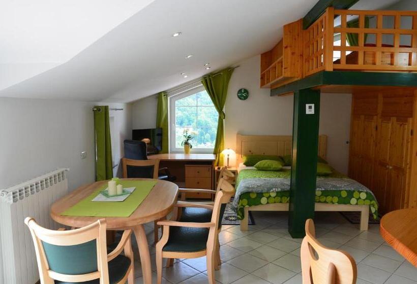 استودیوی لوکس, Apartments Reida