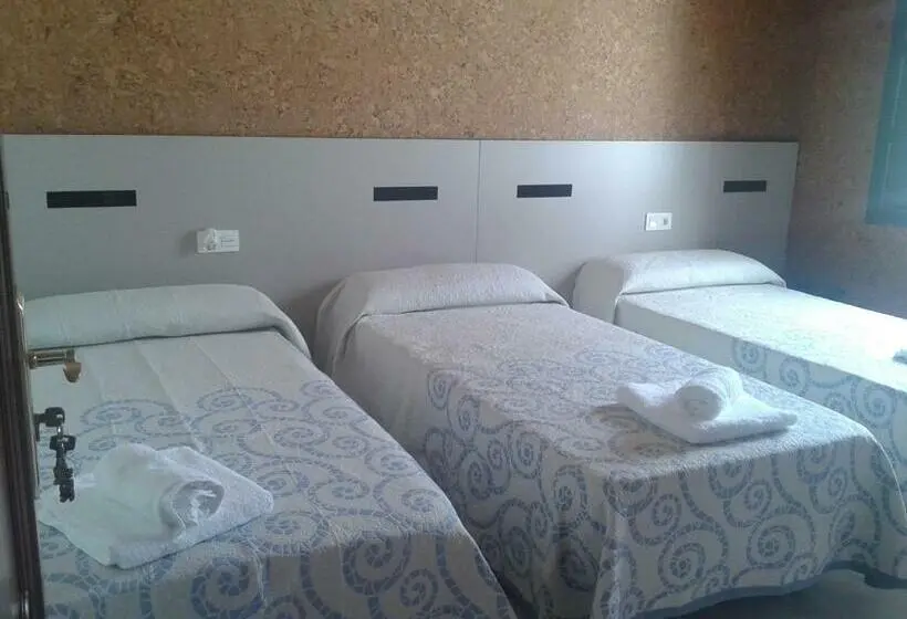 اتاق استاندارد سه نفره, Pensión Mar
