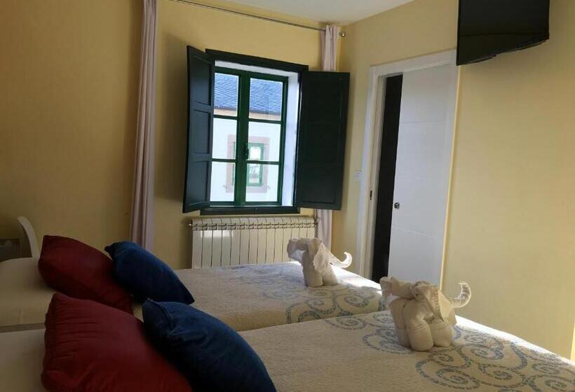 חדר סטנדרט לשלושה, Pensión Mar