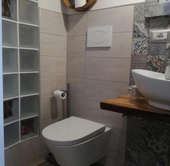 חדר דלוקס, Sweet Sweet Home