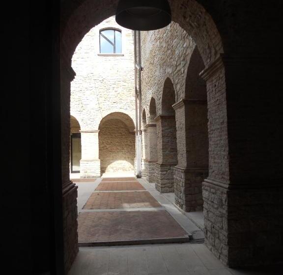 סוויטת ג'וניור עם טרסה, Sweet Sweet Home