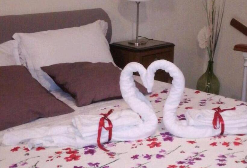 סוויטת ג'וניור עם טרסה, Sweet Sweet Home