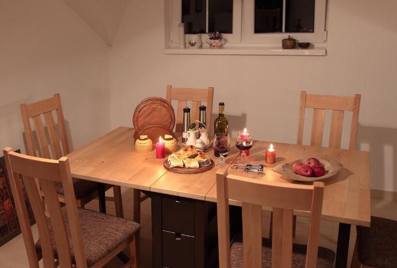 １ベッドルームハウス, Ubytovanie Eva