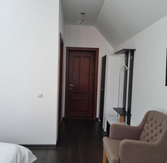 Номер Стандарт с Балконом, Pensiunea Agroturistica Diana