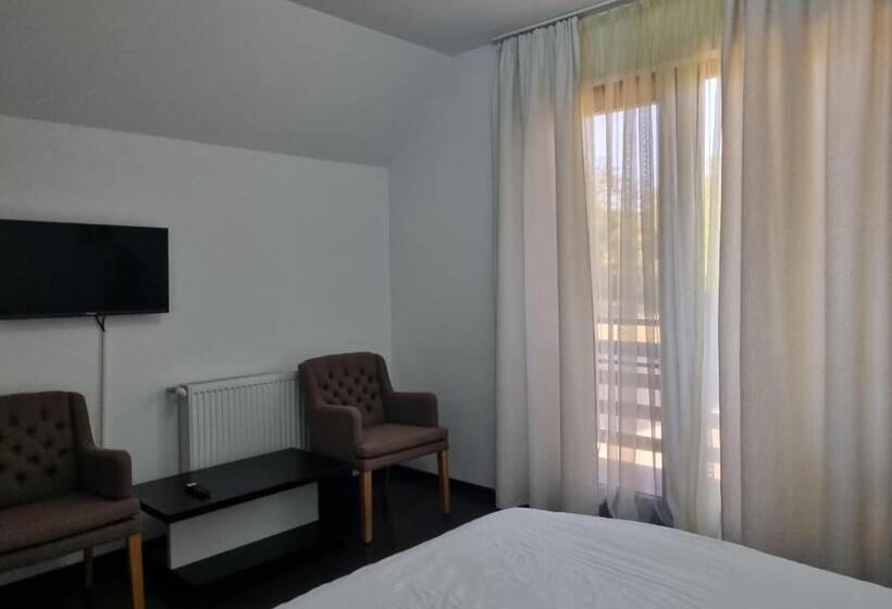 Номер Стандарт с Балконом, Pensiunea Agroturistica Diana