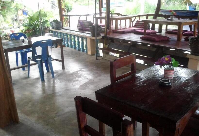 غرفة قياسية ثلاثية, Baan Klong House