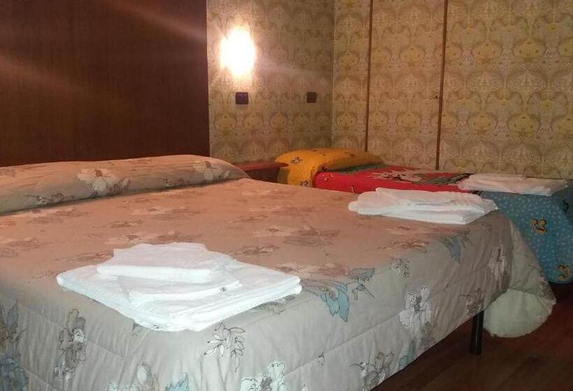 חדר סטנדרט לשלושה, Leonessaffittacamere