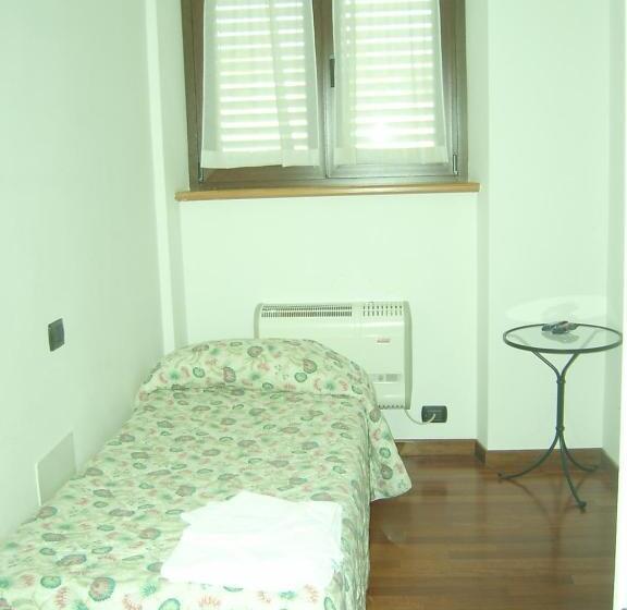 חדר סטנדרט לארבעה, Leonessaffittacamere