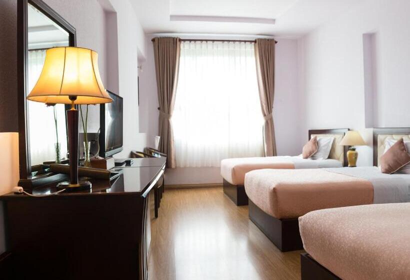 اتاق لوکس سه تخته, Chau Pho